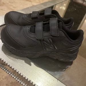 Unisex Black New Balance Hook / Loop Kids Size 1